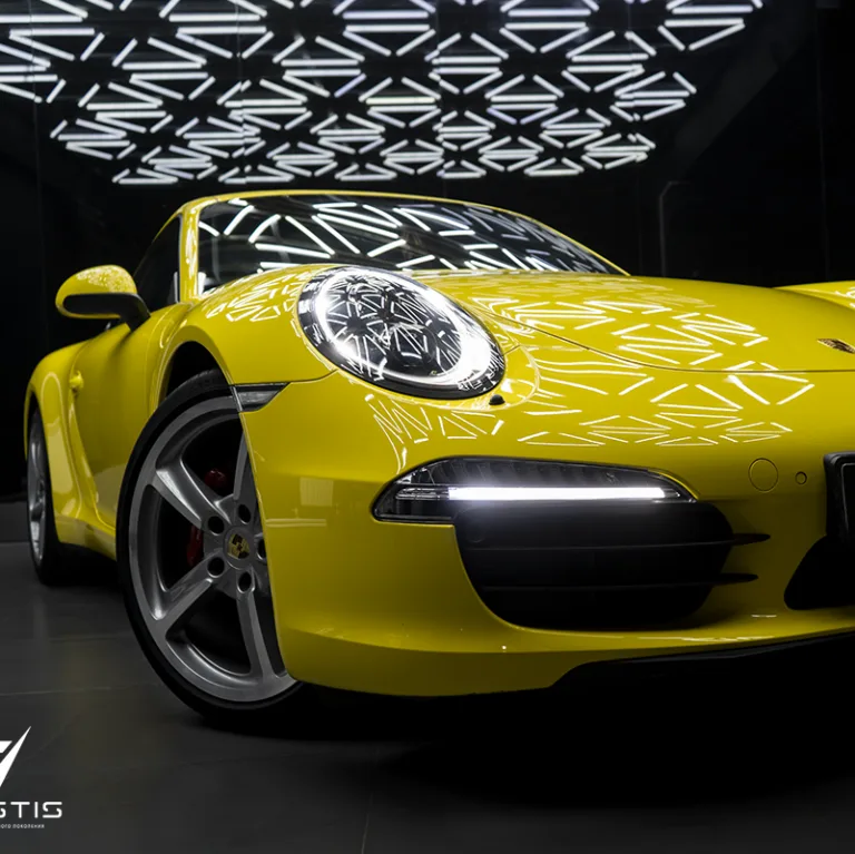 Полировка и нанесение керамики на кузо Porsche 911 Carrera