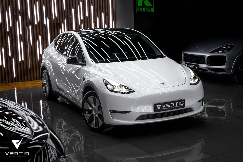 Оклейка антигравийной пленкой и шумоизоляция Tesla Model Y