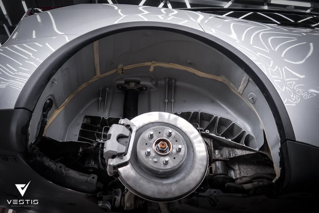 Оклейка антигравийной пленкой и шумоизоляция Tesla Model Y