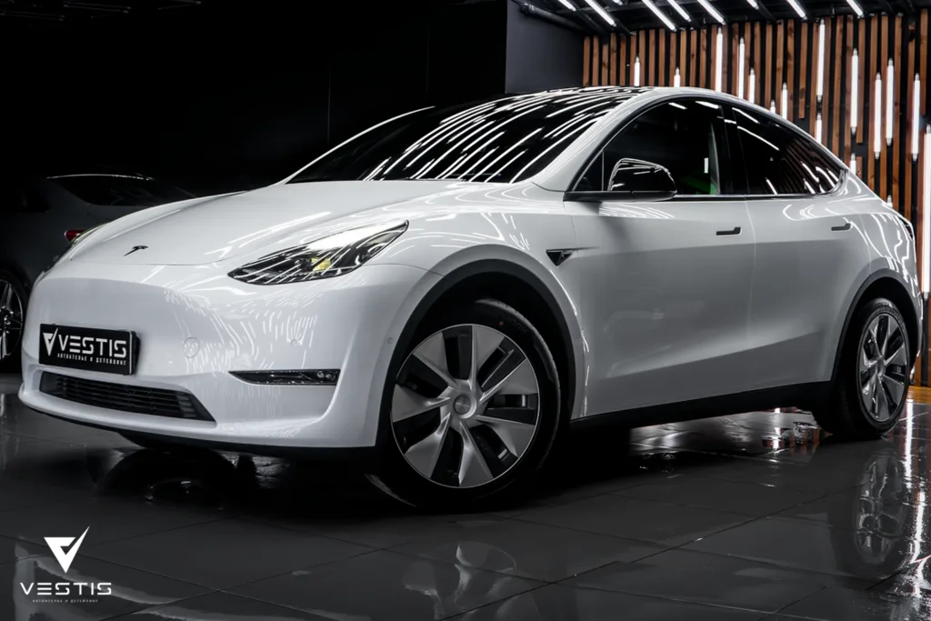 Оклейка антигравийной пленкой и шумоизоляция Tesla Model Y