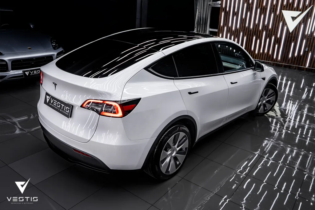 Оклейка антигравийной пленкой и шумоизоляция Tesla Model Y