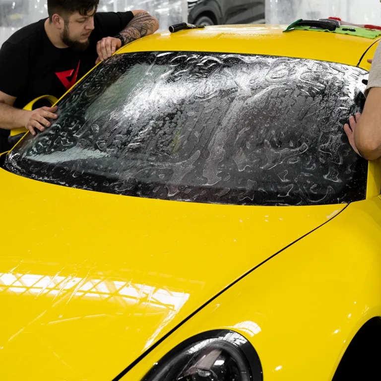 Стайлинг винилом и бронь лобового стекла Porsche 911