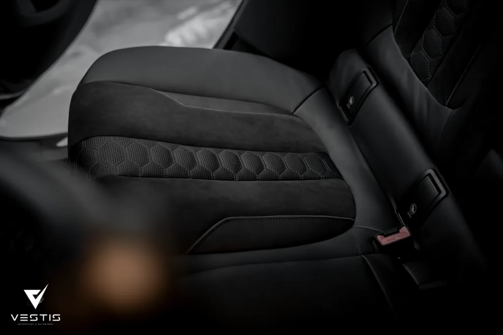 Перешив салона и ламинация карбоном интерьера BMW X6