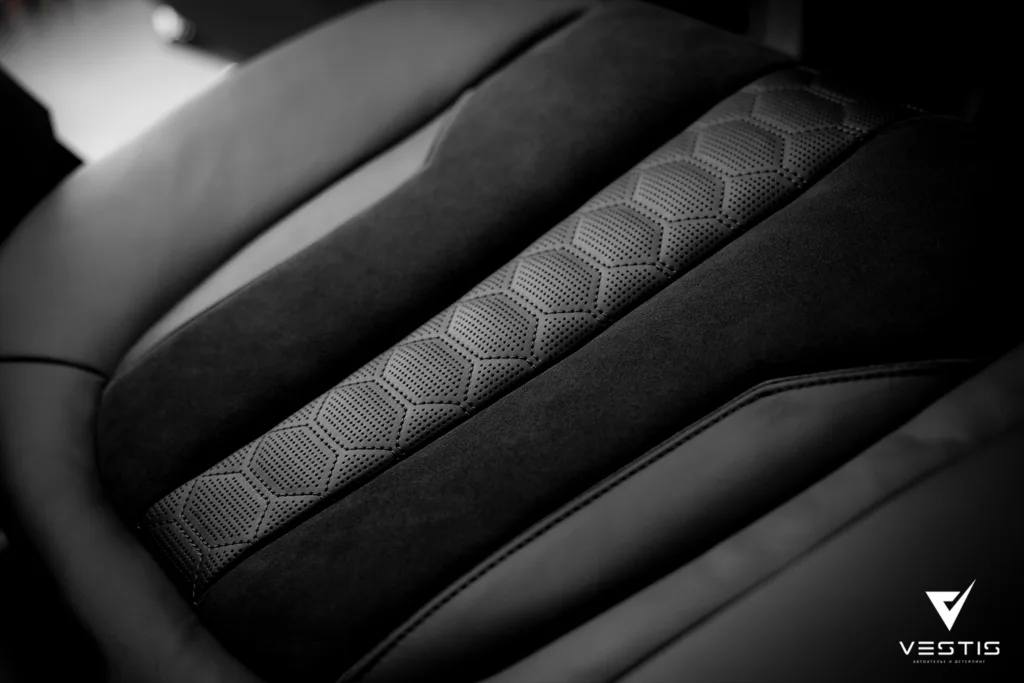 Перешив салона и ламинация карбоном интерьера BMW X6