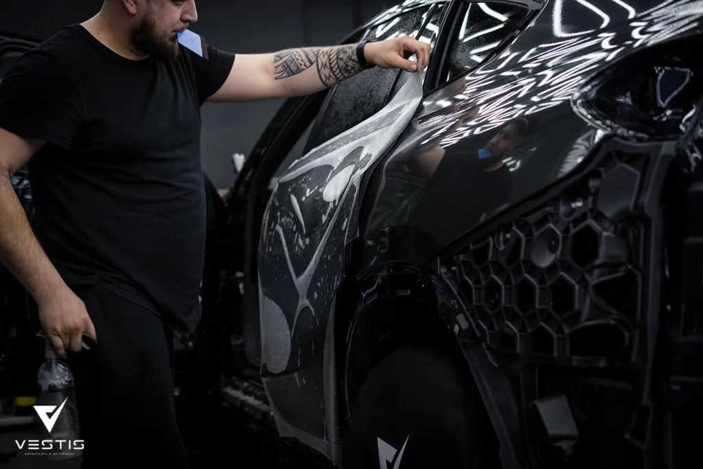 Полная оклейка кузова BMW X6 G06 в 2 типа пленок
