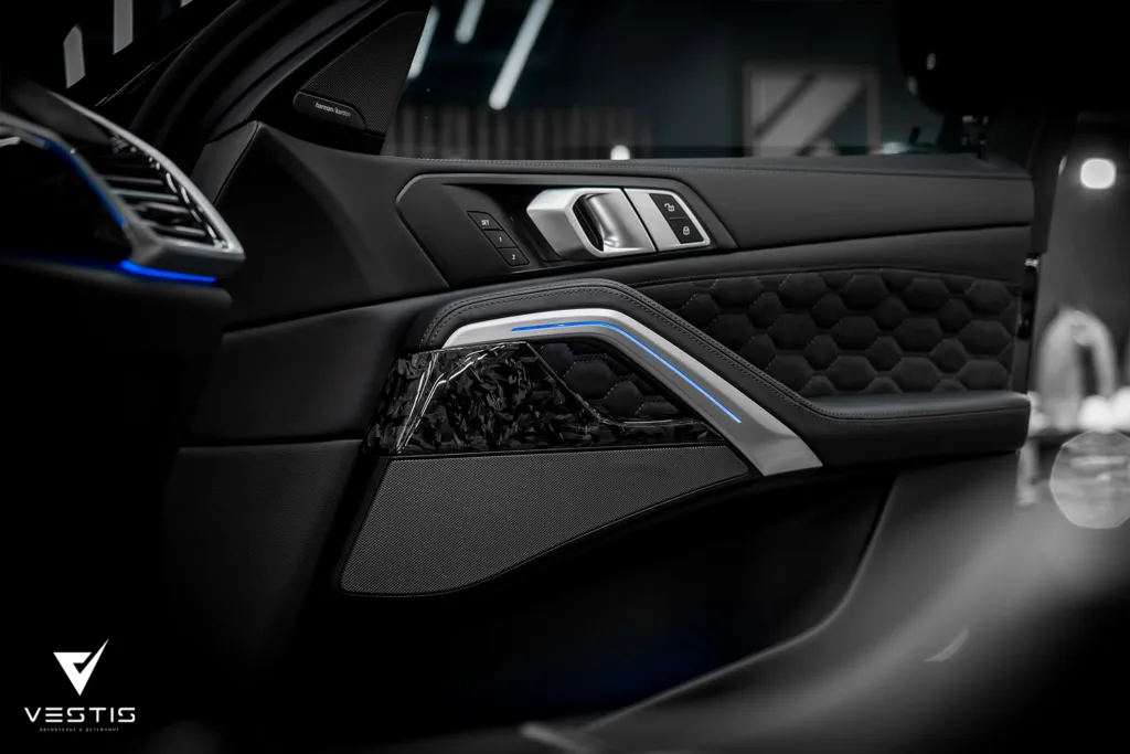 Перешив салона и ламинация карбоном интерьера BMW X6