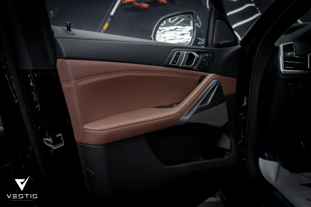 Перешив салона и ламинация карбоном интерьера BMW X6