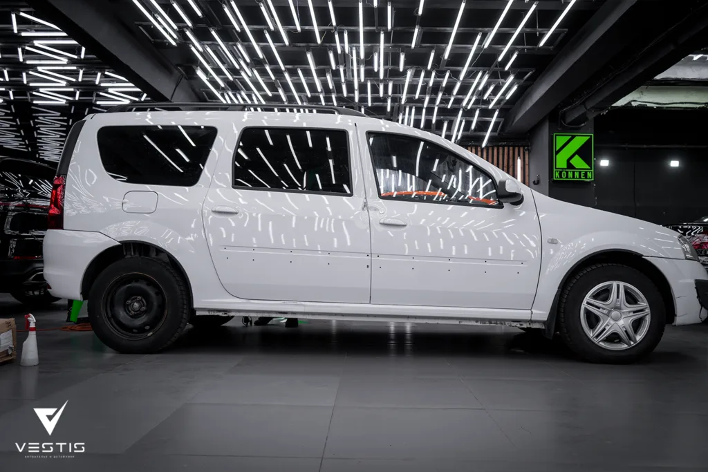 Брендирование виниловой пленкой Lada Largus