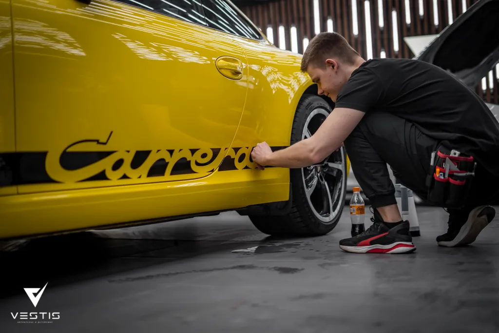 Полная оклейка кузова в антигравийную пленку Porsche 911