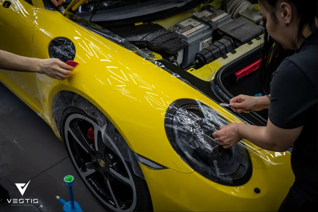 Полная оклейка кузова в антигравийную пленку Porsche 911