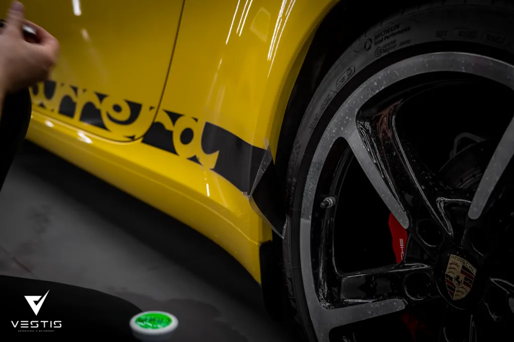 Полная оклейка кузова в антигравийную пленку Porsche 911