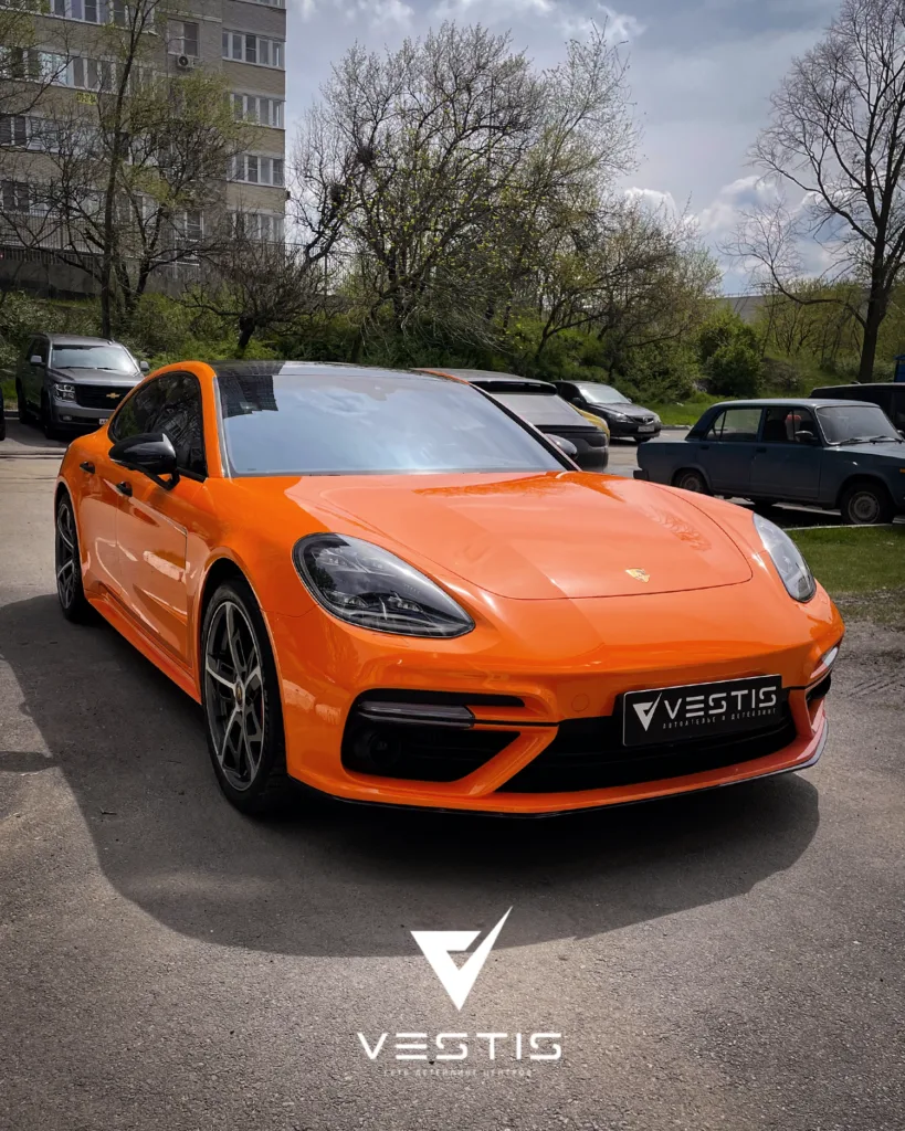 Оклейка в цветную антигравийную пленку Porsche Panamera