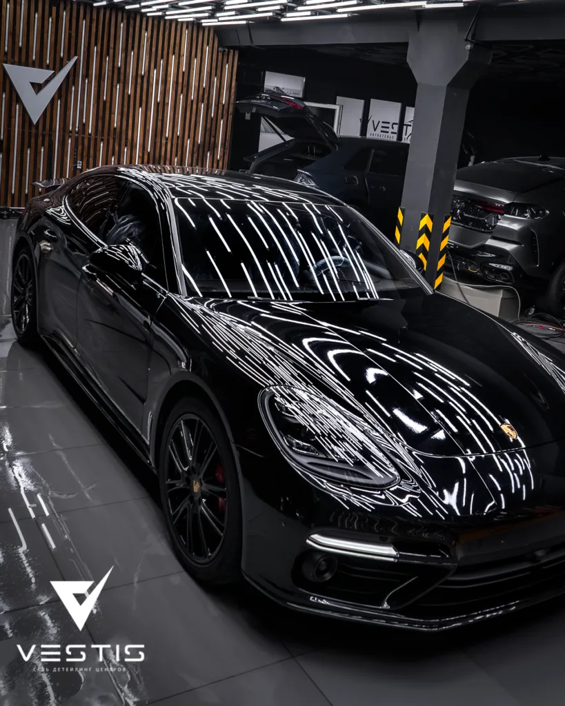 Оклейка в цветную антигравийную пленку Porsche Panamera