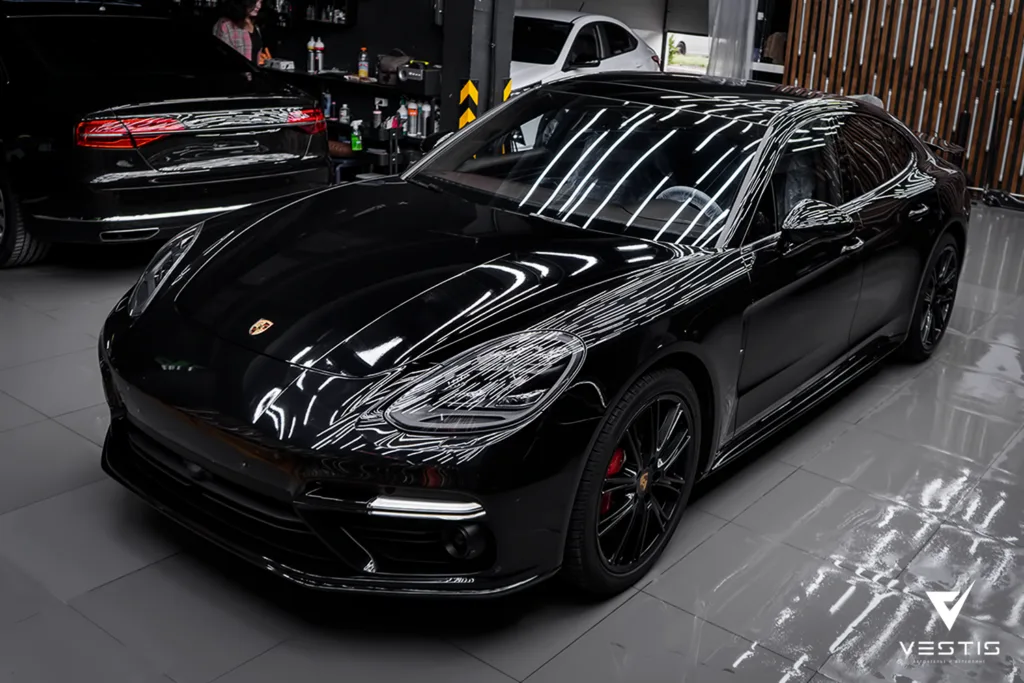 Оклейка в цветную антигравийную пленку Porsche Panamera
