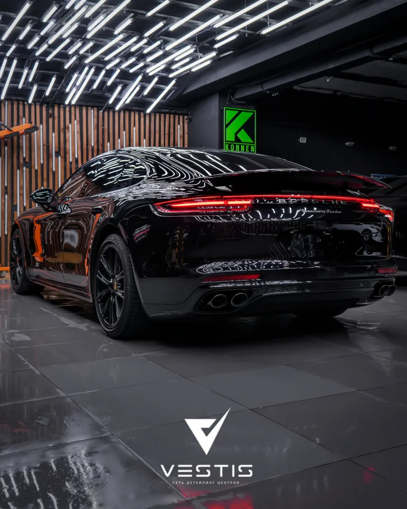Оклейка в цветную антигравийную пленку Porsche Panamera