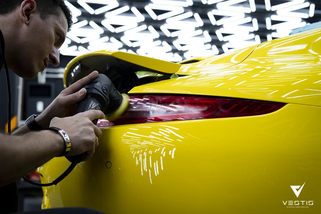 Полировка и нанесение керамики на кузо Porsche 911 Carrera