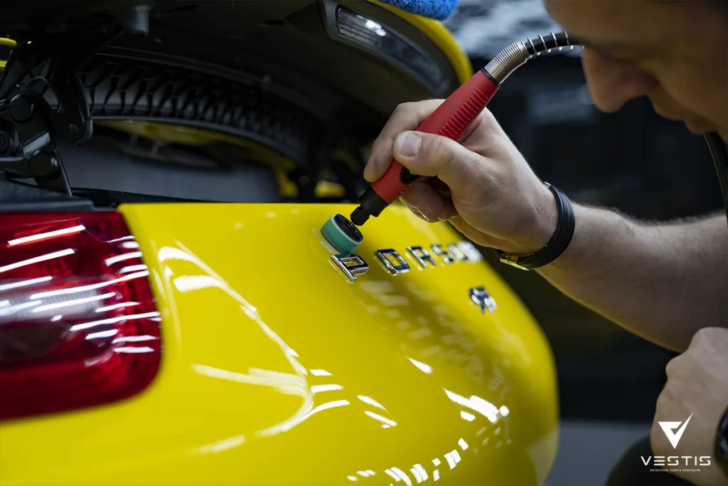 Полировка и нанесение керамики на кузо Porsche 911 Carrera