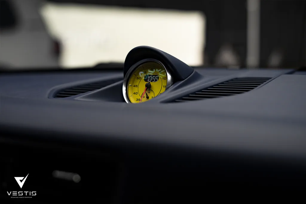 Полировка и нанесение керамики на кузо Porsche 911 Carrera