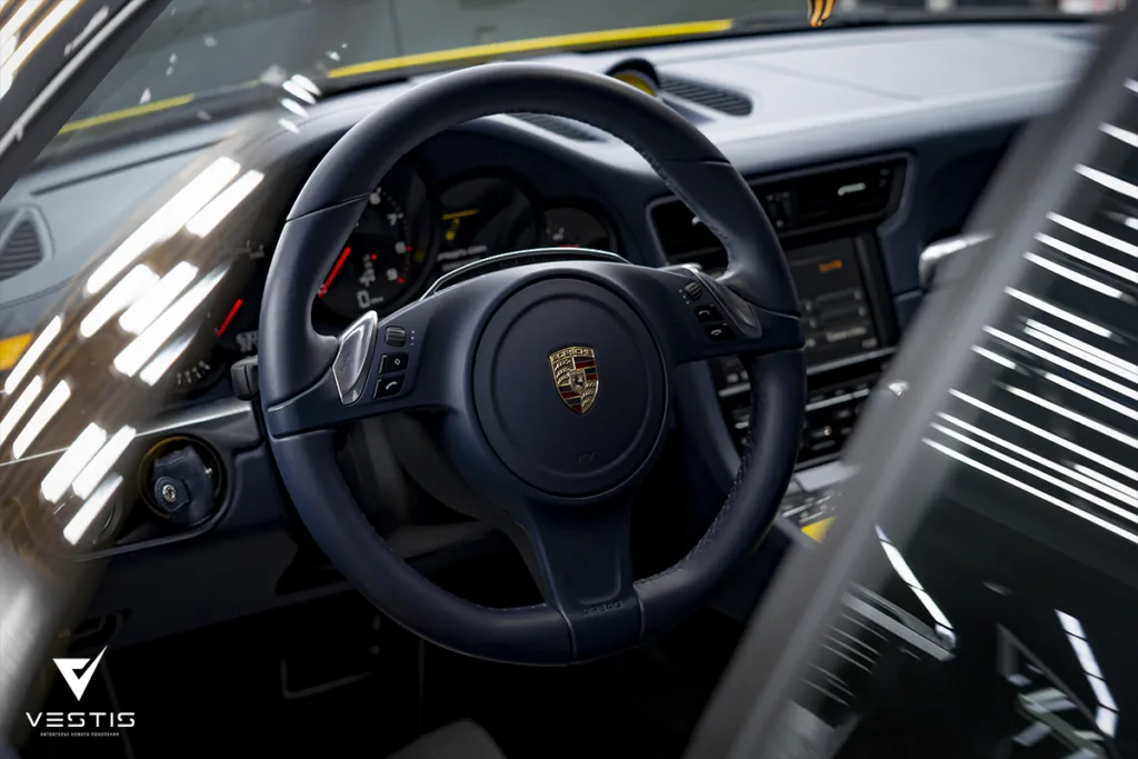 Полировка и нанесение керамики на кузо Porsche 911 Carrera