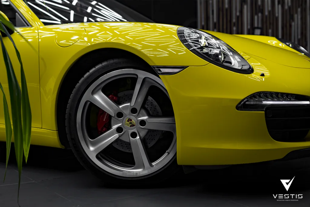 Полировка и нанесение керамики на кузо Porsche 911 Carrera