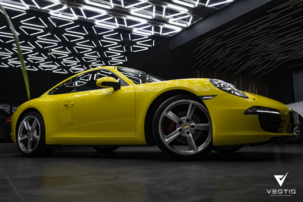Полировка и нанесение керамики на кузо Porsche 911 Carrera