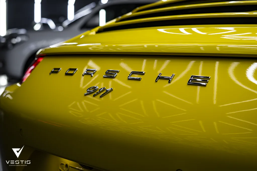 Полировка и нанесение керамики на кузо Porsche 911 Carrera