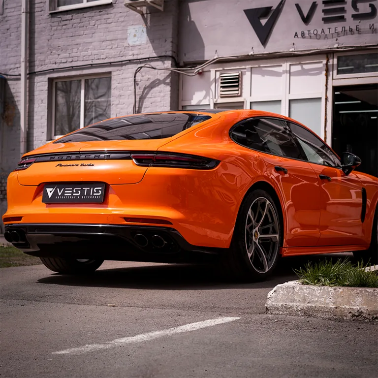 Оклейка в цветную антигравийную пленку Porsche Panamera
