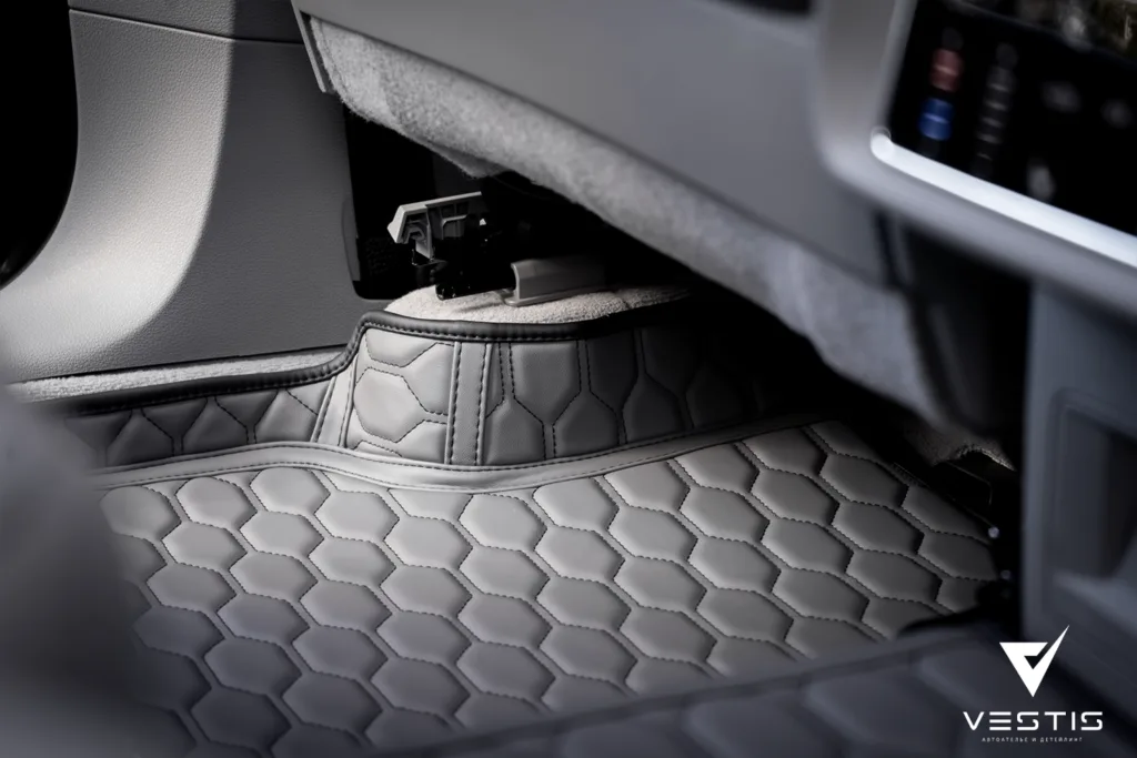 Комплект ковриков с максимальной защитой пола для Audi Q7 5 Комплект ковриков с максимальной защитой пола для Audi Q7