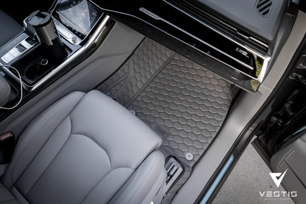 Комплект ковриков с максимальной защитой пола для Audi Q7 7 Комплект ковриков с максимальной защитой пола для Audi Q7