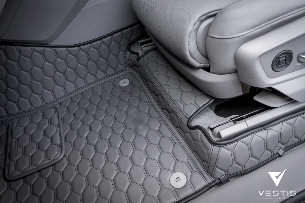 Комплект ковриков с максимальной защитой пола для Audi Q7 8 Комплект ковриков с максимальной защитой пола для Audi Q7