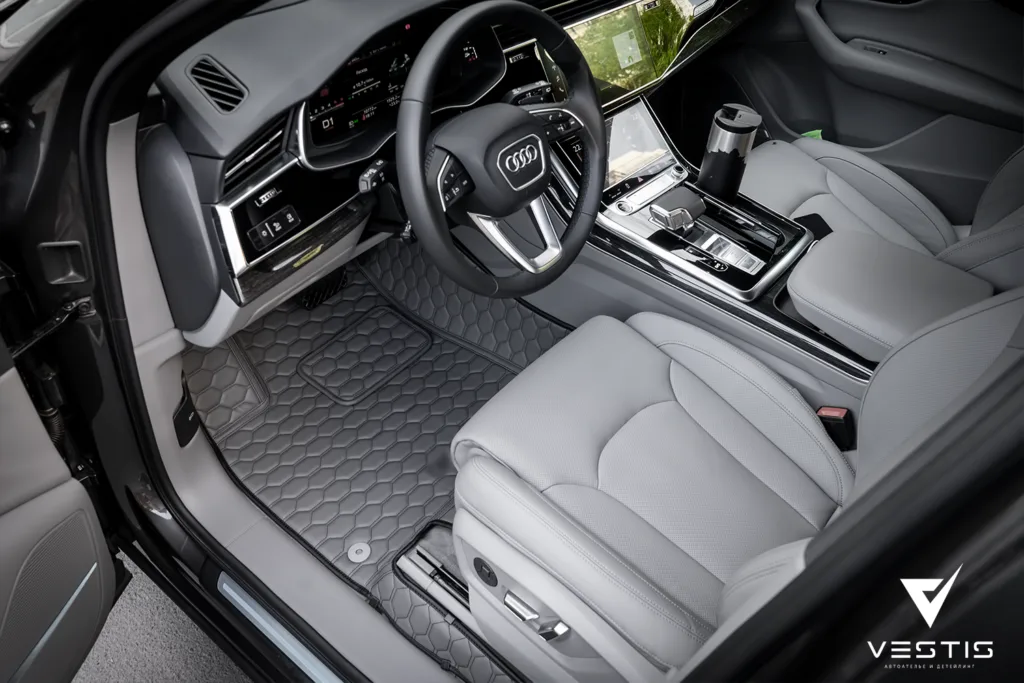 Комплект ковриков с максимальной защитой пола для Audi Q7 2 Комплект ковриков с максимальной защитой пола для Audi Q7