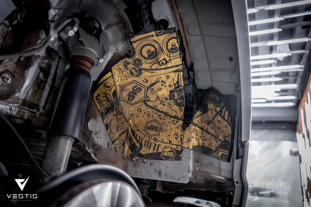 Шумо- и виброизоляция дверей и колесных арок Audi Q7