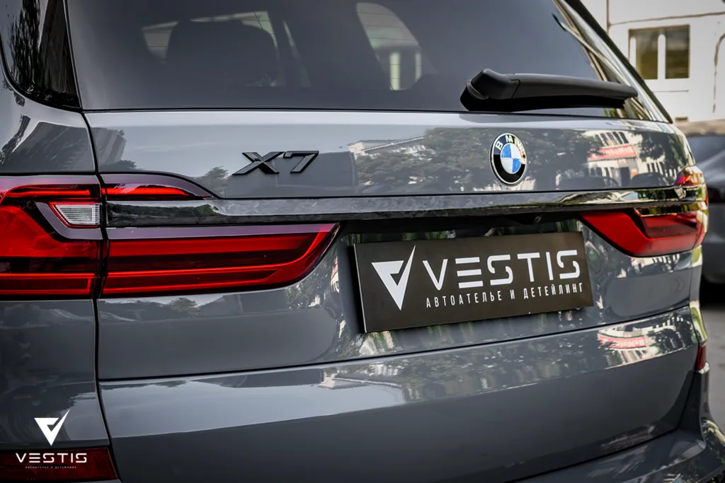 Цветная антигравийная пленка и ламинация карбоном BMW X7