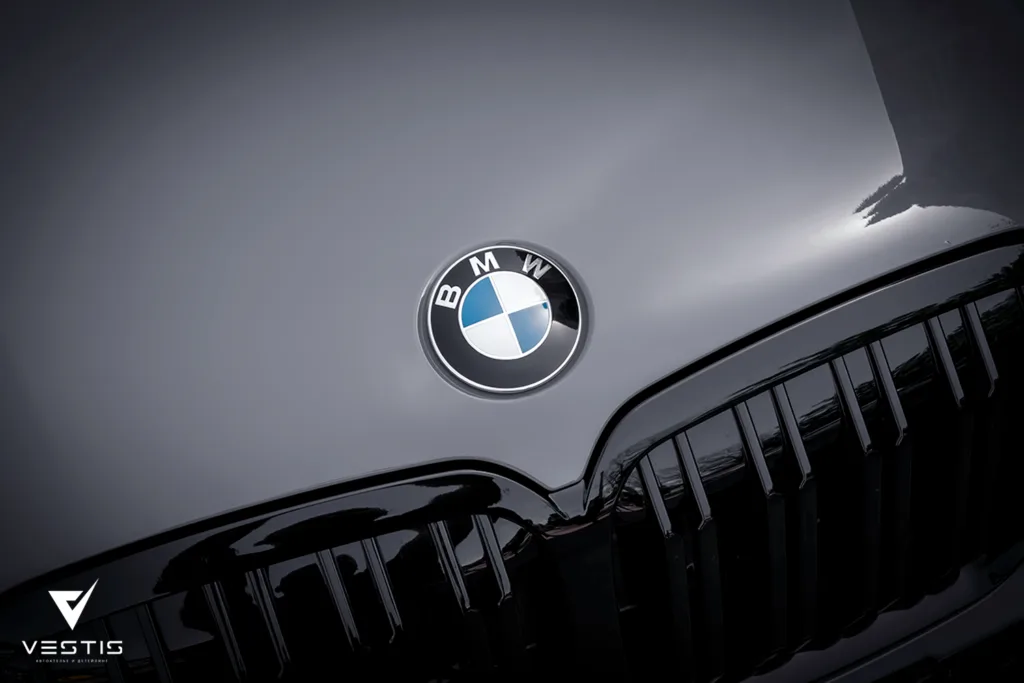 Цветная антигравийная пленка и ламинация карбоном BMW X7