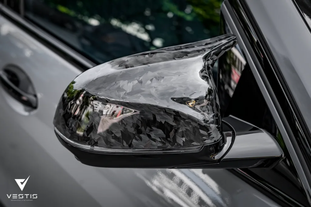 Цветная антигравийная пленка и ламинация карбоном BMW X7
