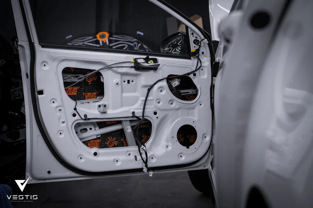 Полная оклейка антигравийной пленкой Hyundai Solaris