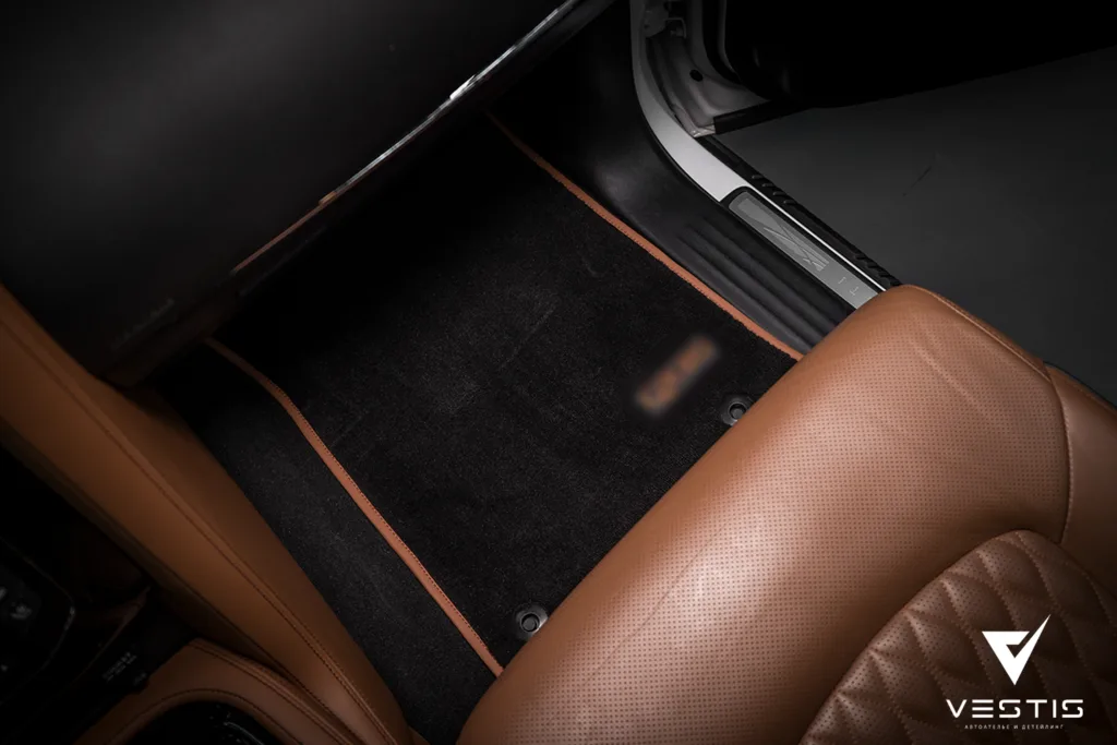 Комплект ковриков из плотного немецкого ворса в Infiniti QX80 6 Комплект ковриков из плотного немецкого ворса в Infiniti QX80