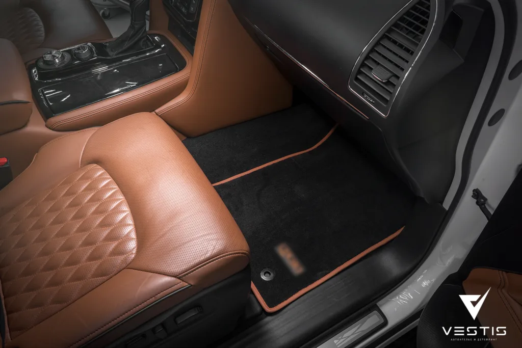 Комплект ковриков из плотного немецкого ворса в Infiniti QX80 3 Комплект ковриков из плотного немецкого ворса в Infiniti QX80