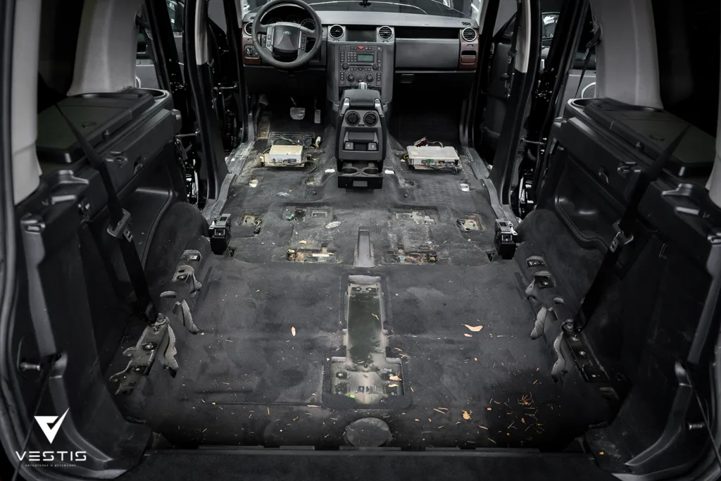 Комплексная химчистка салона Land Rover Discovery 8 Комплексная химчистка салона Land Rover Discovery