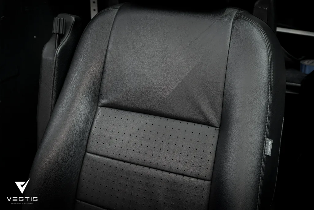 Комплексная химчистка салона Land Rover Discovery 7 Комплексная химчистка салона Land Rover Discovery