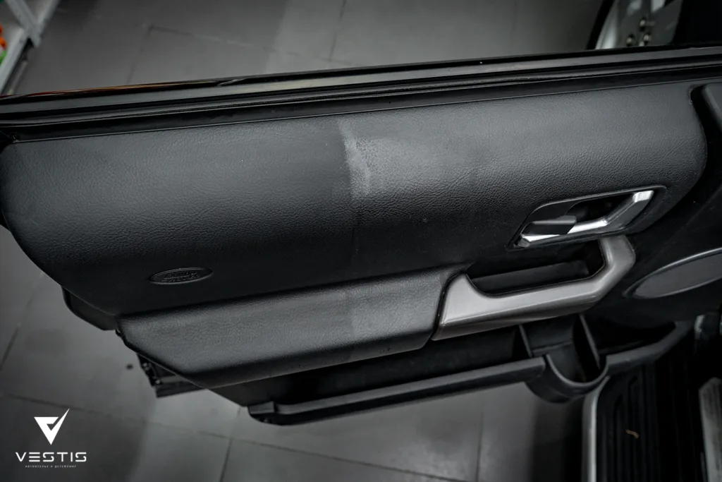 Комплексная химчистка салона Land Rover Discovery 6 Комплексная химчистка салона Land Rover Discovery