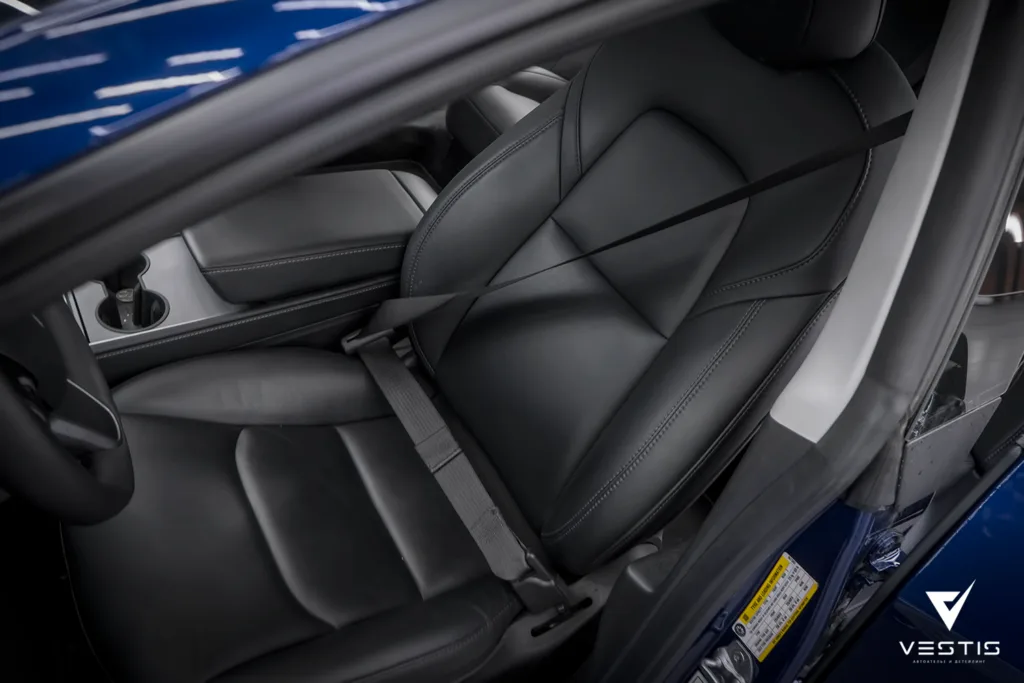 Замена лент ремней безопасности на цветные в Tesla Model 3