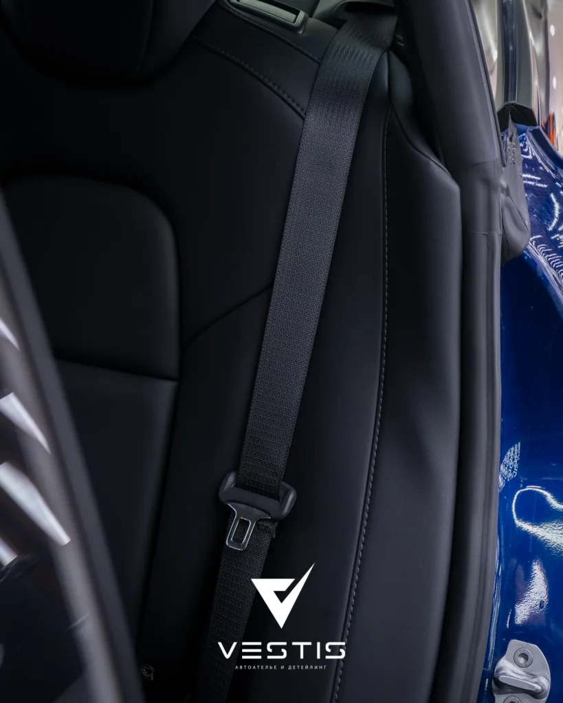 Замена лент ремней безопасности на цветные в Tesla Model 3