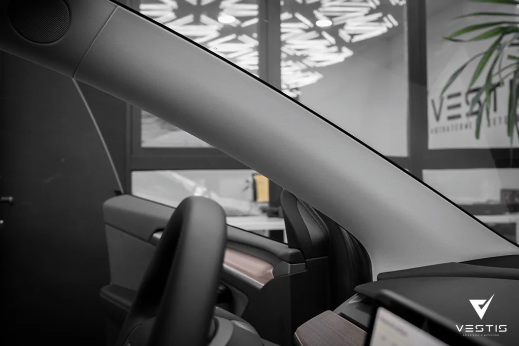 Перетяжка потолка, козырьков и стоек на Tesla Model Y 3 Перетяжка потолка, козырьков и стоек на Tesla Model Y
