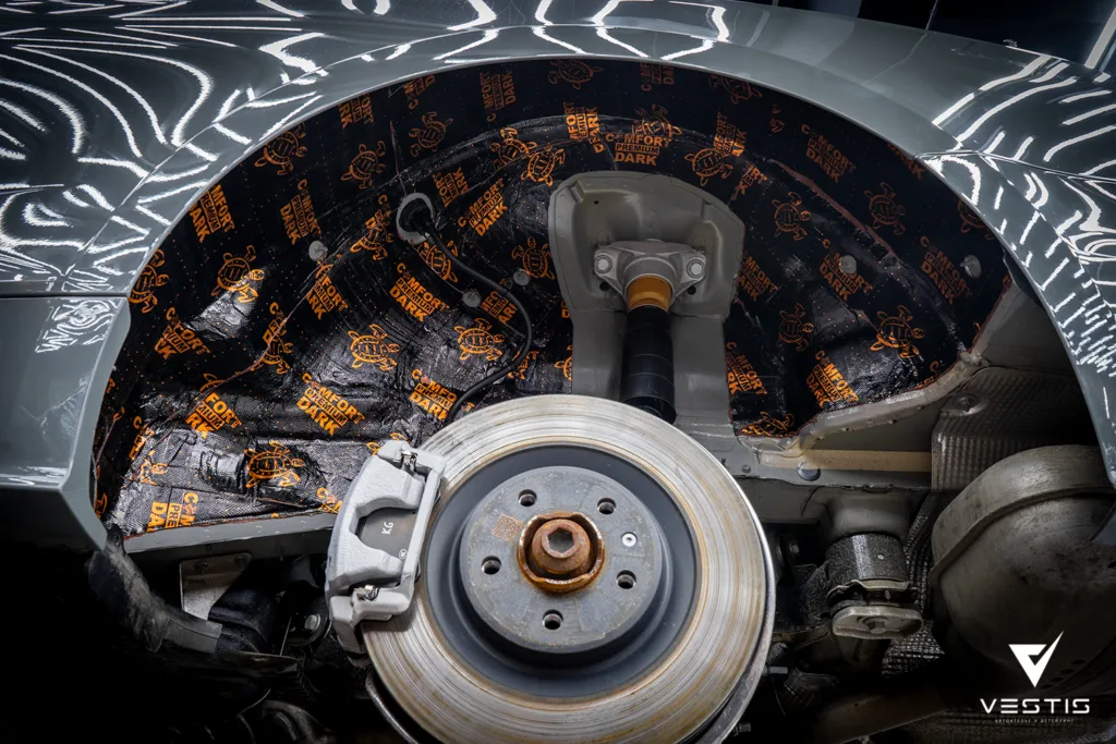 Audi A5 - Шумоизоляция, нанесение керамики на кузов, тонировка и бронь лобового стекла 3 Audi A5 — Шумоизоляция, нанесение керамики на кузов, тонировка и бронь лобового стекла