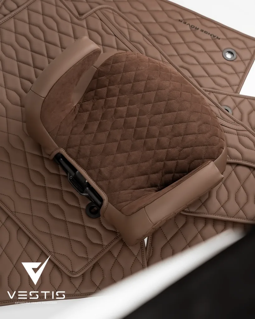 Комплект ковриков и детский бустер в Land Rover Range Rover 8 Комплект ковриков и детский бустер в Land Rover Range Rover