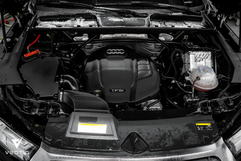 Химчистка моторного отсека Audi Q5 3 Audi Q5 Химчистка подкапотного пространства2 1