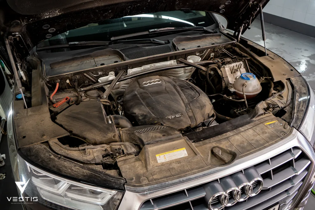 Химчистка моторного отсека Audi Q5 1 Audi Q5 Химчистка подкапотного пространства4