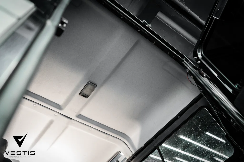 Перешив салона и перетяжка потолка Land Rover Defender 21 Перешив салона и перетяжка потолка Land Rover Defender