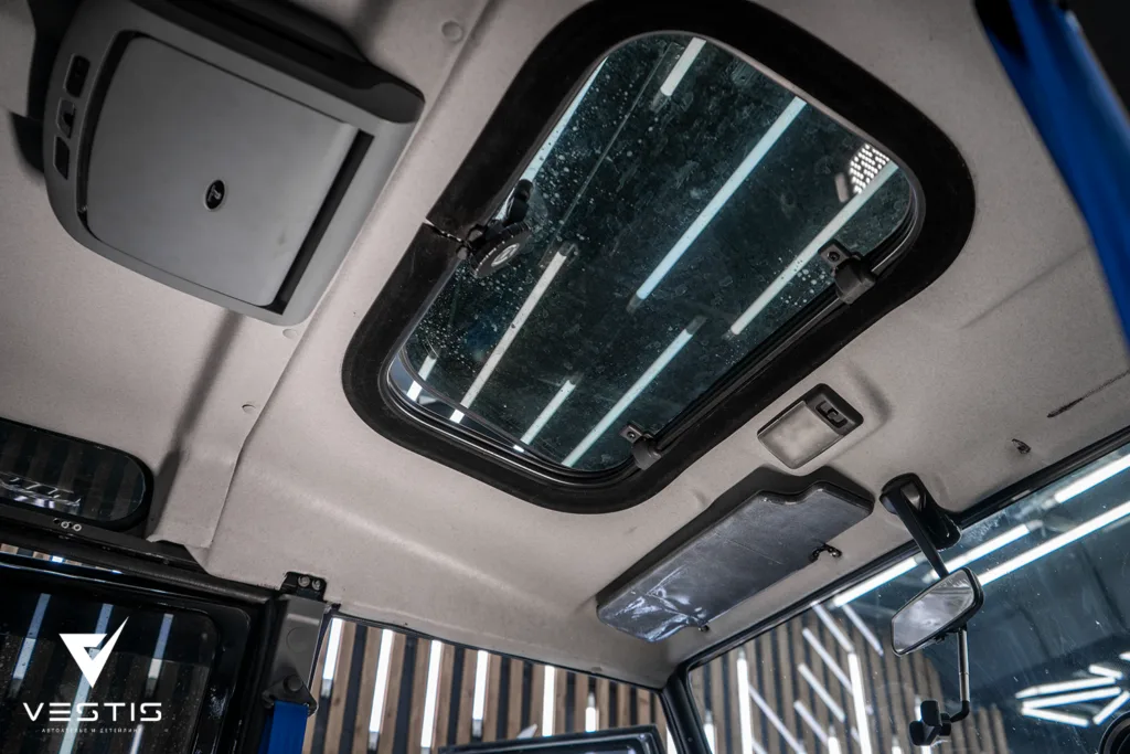 Перешив салона и перетяжка потолка Land Rover Defender 20 Перешив салона и перетяжка потолка Land Rover Defender